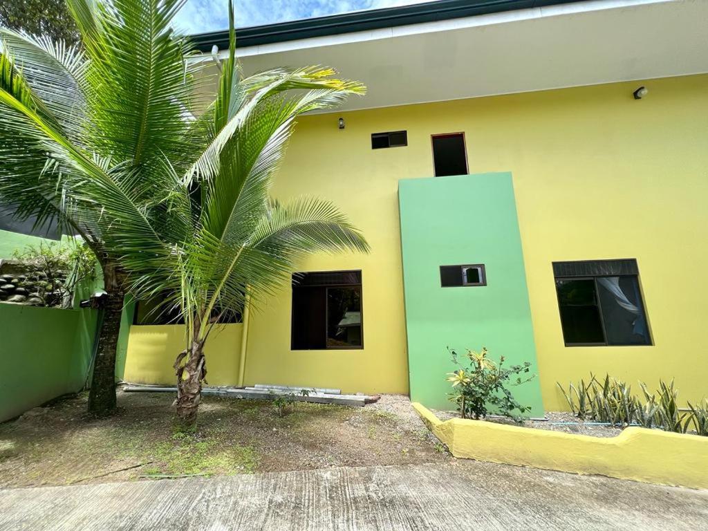 كيبوس Yellow House المظهر الخارجي الصورة